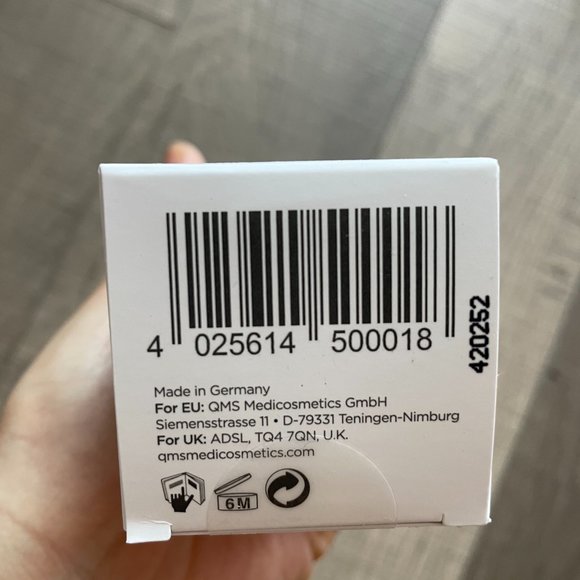 DEEP GENTLE CLEANSER by QMS (cleansing lotion) - Picture 4 of 4